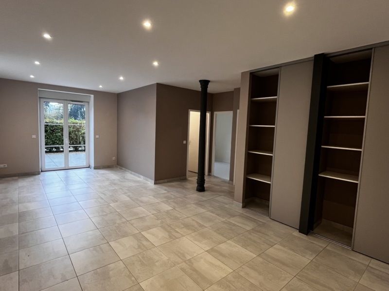 F4 en très bon état avec double terrasse