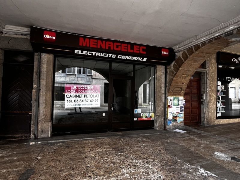 Vaste Local commercial 